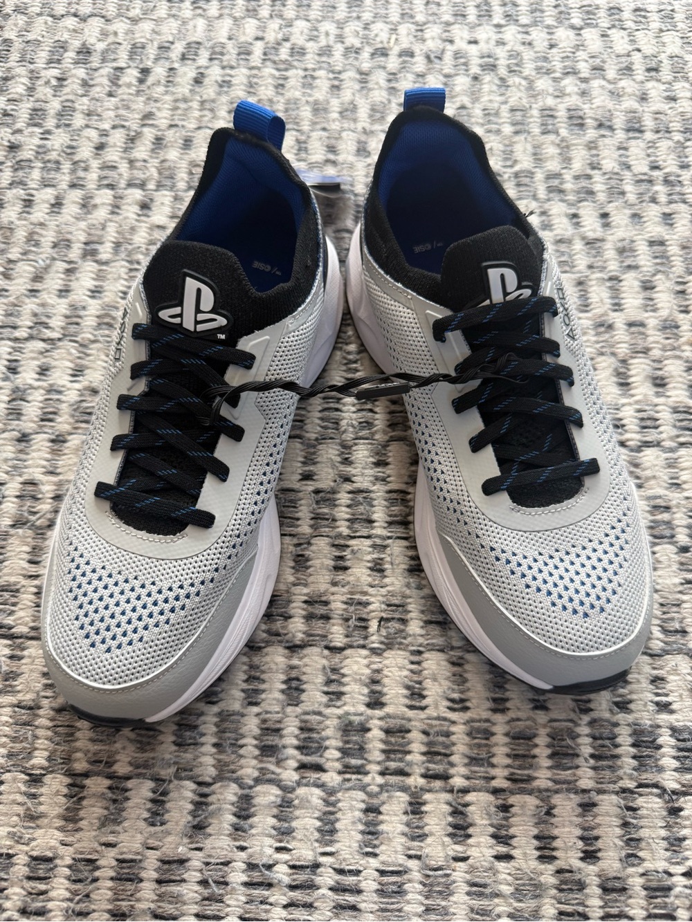 Zara Kids White, Black and Blue Knit sneakers size 35